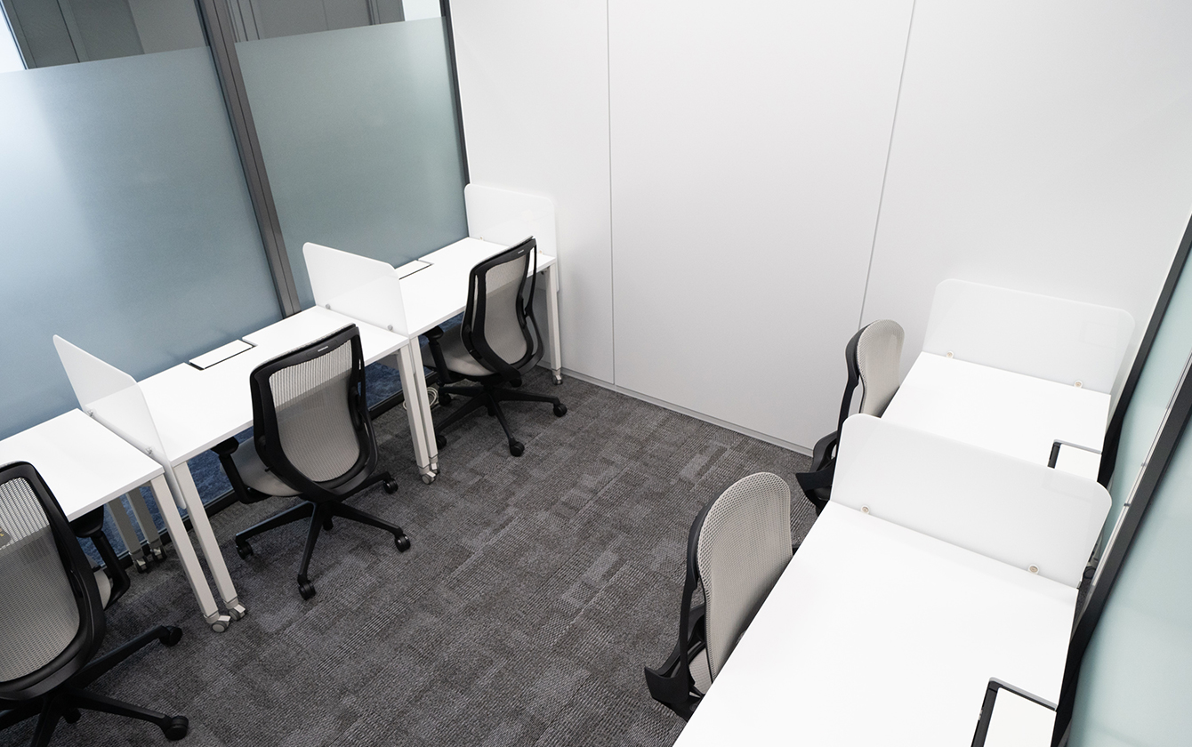 5名用の貸室。什器据付。